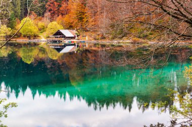  Friuli, İtalya 'daki güzel Fusine Gölü