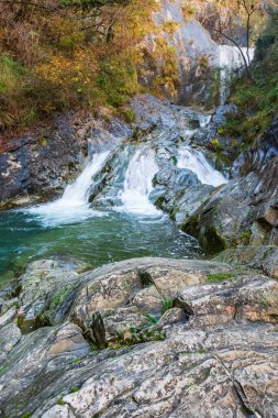 İtalya 'da Montenars şelalesi