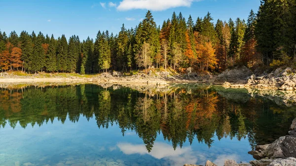 Прекрасне Озеро Горах — стокове фото