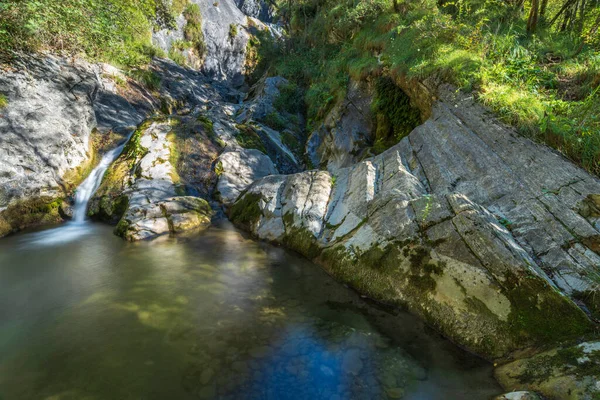 Czarnoksiężnicy Wodospad Tulin Strumień Orvenco — Zdjęcie stockowe