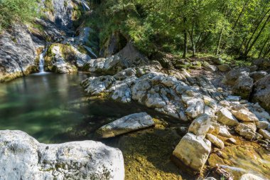 Montenars, Tulin şelalesi. Orvenco deresi