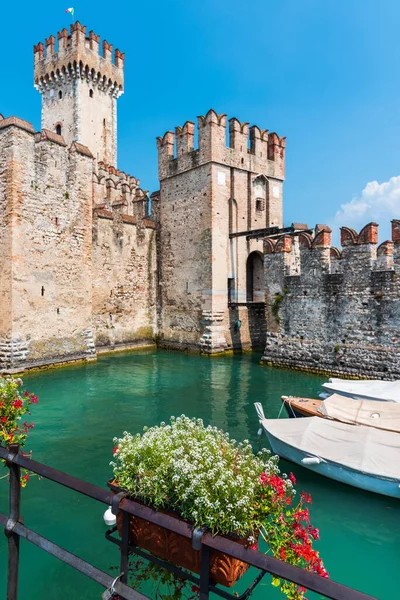 Eski şehir manzarası, arka planda seyahat yeri