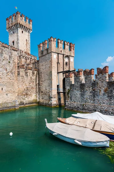 Eski şehir manzarası, arka planda seyahat yeri