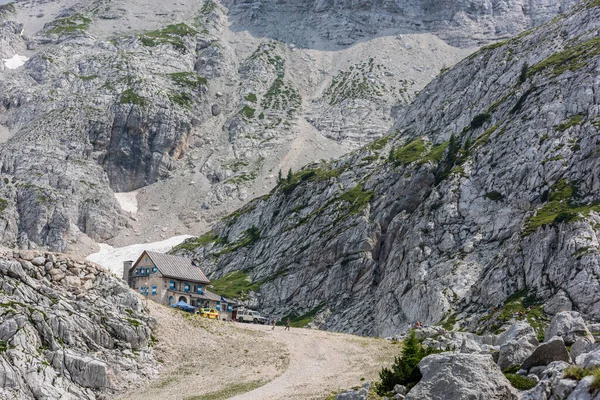 Canin Dağı yaylası. Karst bahçesi. dağlar ve doğa manzarası 