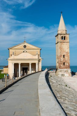 Kuzey İtalya 'daki Caorle sahil kasabasının güzel manzarası