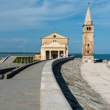 Kuzey İtalya 'daki Caorle sahil kasabasının güzel manzarası