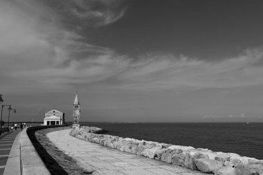 Kuzey İtalya 'daki Caorle sahil kasabasının güzel manzarası