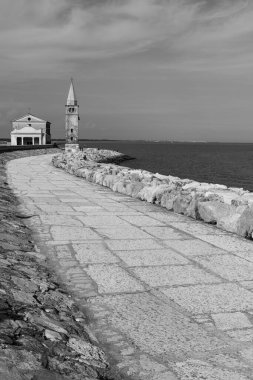 Kuzey İtalya 'daki Caorle sahil kasabasının güzel manzarası