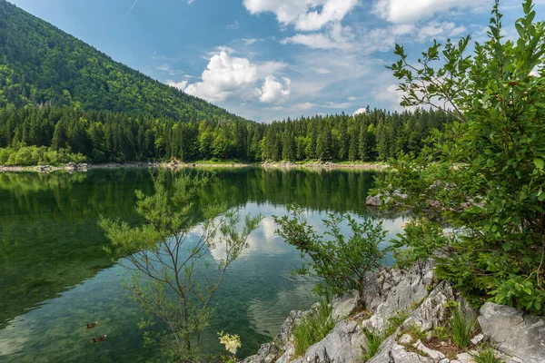 Schöne Landschaft Mit See Und Bergen — Stockfoto