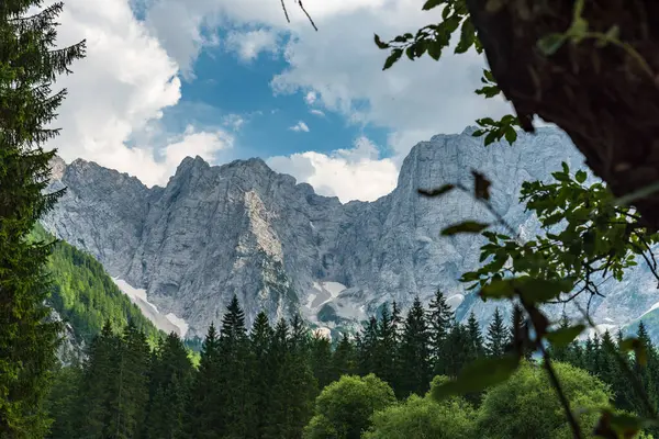 Hermoso Paisaje Con Montañas Nubes —  Fotos de Stock