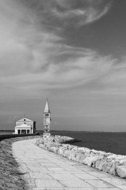 Kuzey İtalya 'daki Caorle sahil kasabasının güzel manzarası