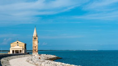 Kuzey İtalya 'daki Caorle sahil kasabasının güzel manzarası