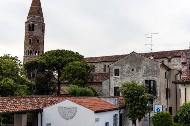 Eski şehir manzarası, arka planda seyahat yeri