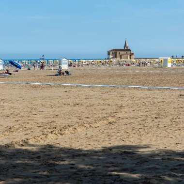 Sahilin doğadaki güzel manzarası.