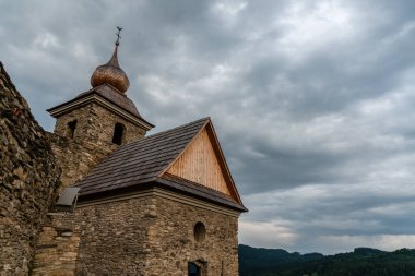 Güzel kilise binasının manzarası.