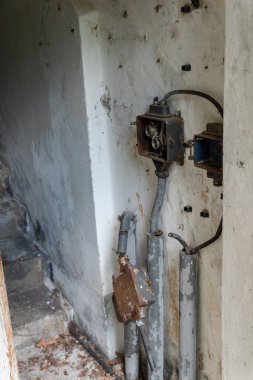 Eski terk edilmiş fabrika binası