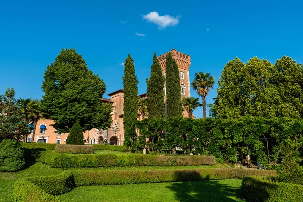 Hermosa Vista Del Parque Verano Cerca Del Castillo Spessa Italia — Foto de Stock