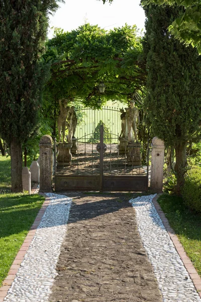 Bella Vista Sul Parco Estivo Vicino Castello Spessa Italia — Foto Stock
