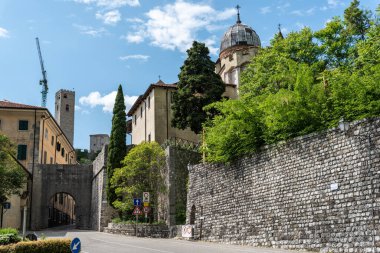 İtalya 'nın Gemona del Friuli kasabası.