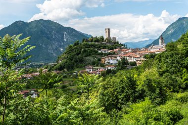 İtalya 'nın Gemona del Friuli kasabası.