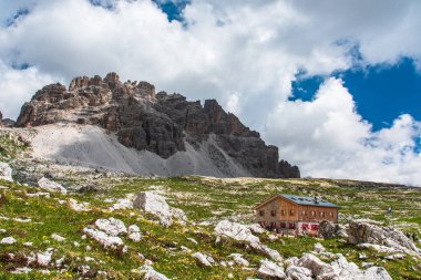 Dolomitlerin güzel manzarası, İtalya.