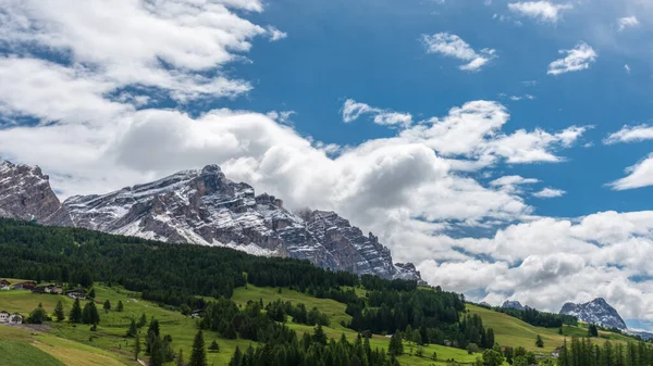 イタリア ドロミテの山の風景 — ストック写真