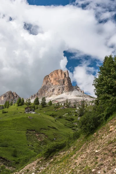 イタリア ドロミテの山の風景 — ストック写真