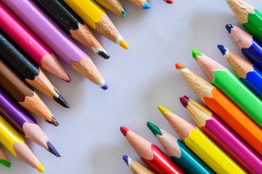 Renkli kalemler kapatın