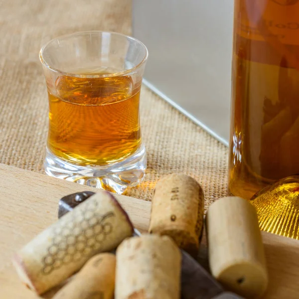 Whisky Tappi Sul Tavolo Legno — Foto Stock