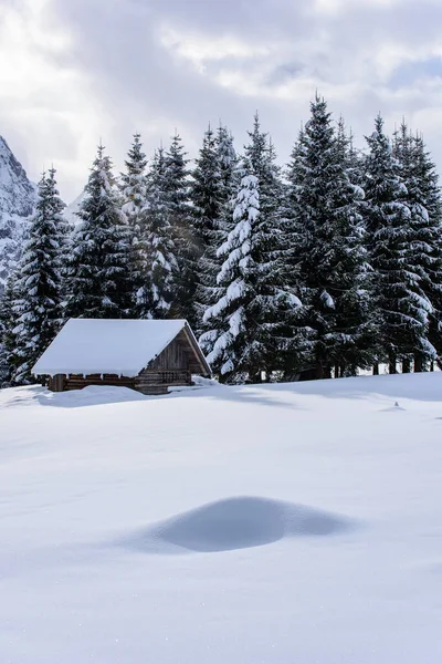 Γραφική Χειμωνιάτικη Φύση Στο Χωριό Σαπάδα Στα Βουνά Της Ιταλίας — Φωτογραφία Αρχείου
