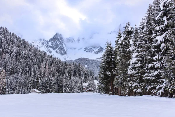 Escénica Vista Invernal Del Pueblo Sappada Las Montañas Italia —  Fotos de Stock