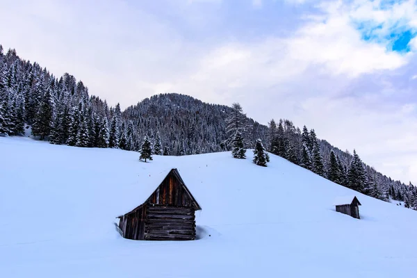 Escénica Vista Invernal Del Pueblo Sappada Las Montañas Italia —  Fotos de Stock
