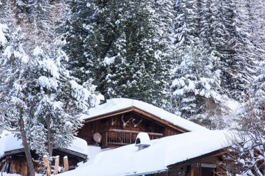 Valle Aurina, Tyrol, İtalya 'daki Casere çevresindeki güzel kış manzarasının manzarası.