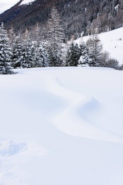 Valle Aurina, Tyrol, İtalya 'daki Casere çevresindeki güzel kış manzarasının manzarası.