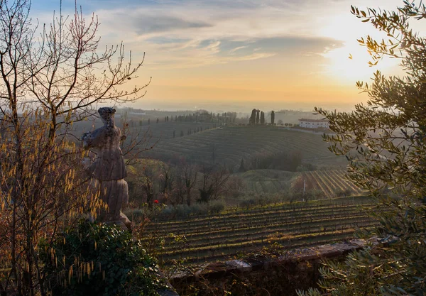 Malerischer Blick Auf Sonnenuntergang Und Schöne Historische Architekturlandschaft — Stockfoto