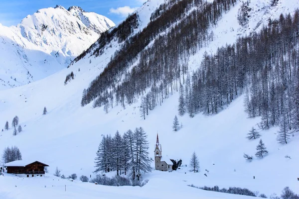 美しい冬の風景の風光明媚なショットヴァレ アウリナのカゼレ周辺 チロル イタリア — ストック写真