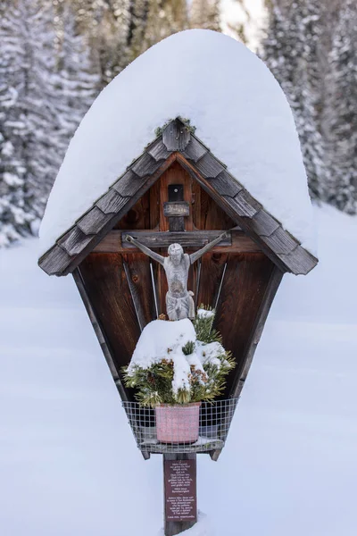 Γραφική Φωτογραφία Του Όμορφου Χειμερινού Τοπίου Γύρω Από Casere Στη — Φωτογραφία Αρχείου