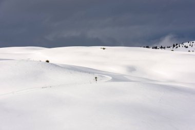 Güzel kar manzaralı Alpe di Siusi, Seiser Alm, Dolomitler, İtalya