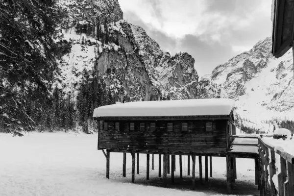 Pintoresco Plano Hermoso Paisaje Invierno Alrededor Del Lago Braies Prags —  Fotos de Stock