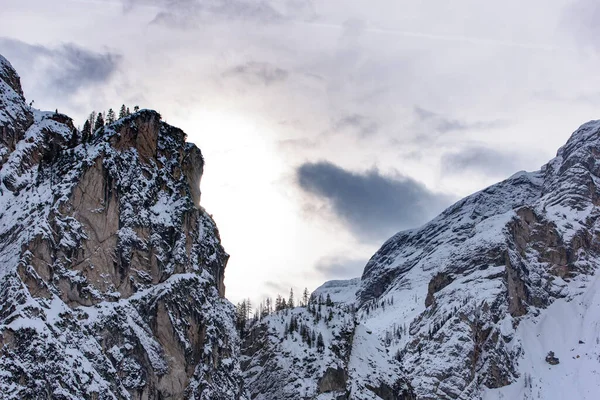 Een Mooie Opname Met Veel Sneeuw Bergketen Winter — Stockfoto