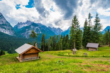 İtalya 'nın dağlarındaki Sappada köyü