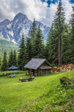 İtalya 'nın dağlarındaki Sappada köyü