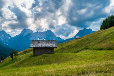 İtalya 'nın dağlarındaki Sappada köyü