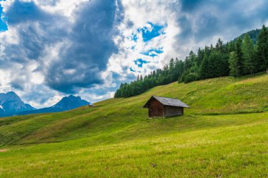 İtalya 'nın dağlarındaki Sappada köyü