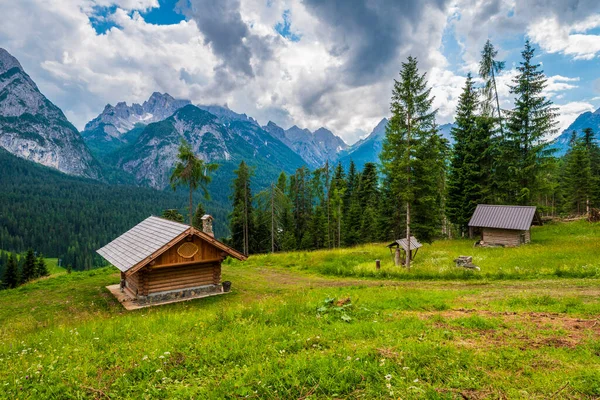 Sappada Között Erdők Hegyek Falvak Dolomitok — Stock Fotó