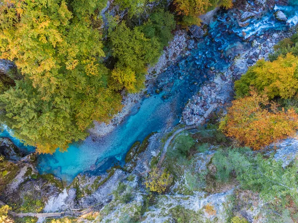 山中河流的美丽景色 — 图库照片