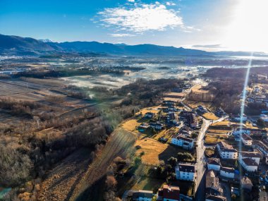 İtalya 'nın Udine ilindeki küçük şehirlerdeki binaların hava görüntüleri