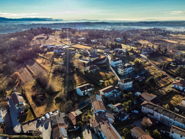 意大利乌迪恩省小城市建筑物的空中拍摄 — 图库照片