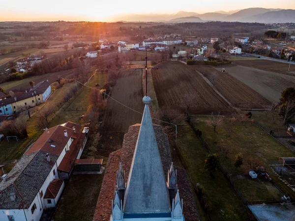 意大利卡塞尔小城美丽的大教堂和建筑物的空中拍摄 — 图库照片