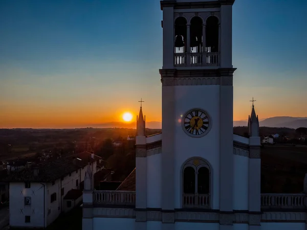 Tiro Aéreo Bela Catedral Edifícios Pequena Cidade Cassacco Itália — Fotografia de Stock